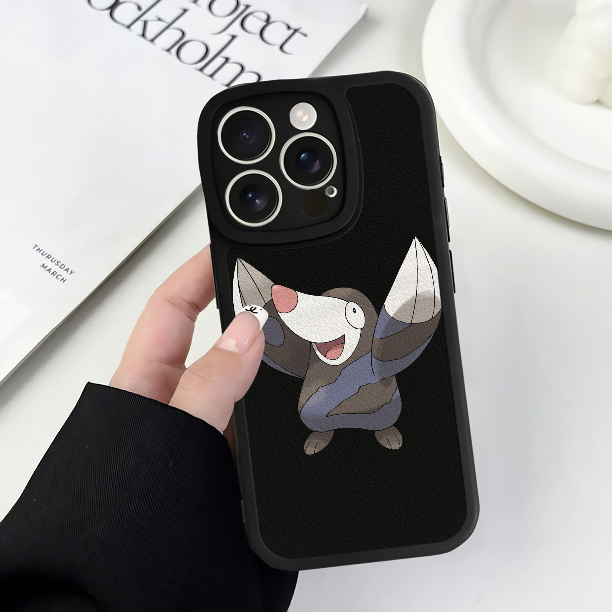 （画像用） ポケットモンスター Pokémon 【iPhone 16シリーズ対応】シリコンスマホケース（レザー調） 材質：シリコン